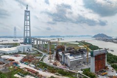 是目前国内规的四塔双索面预应力混凝土梁斜拉